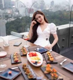 Shri Restaurant & Lounge