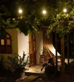 Vườn Nhà Ngoại Homestay