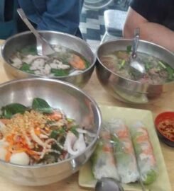 雪良越南小吃店