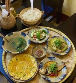 Tiệm Cơm Hồi Nớ