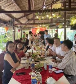 An Việt Thôn Restaurant